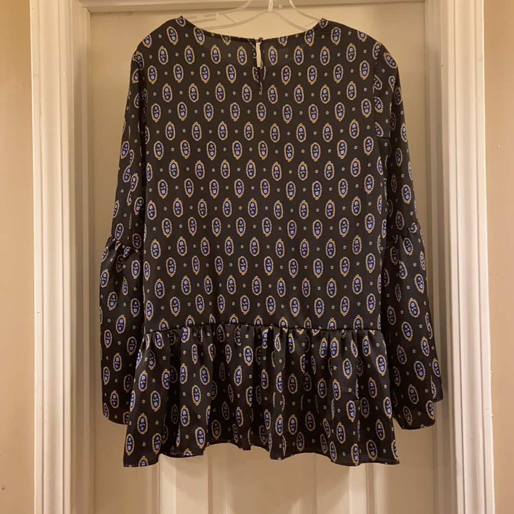 ❤️ 5/$25 - Long sleeve blouse - Sz M - Picture 5 of 5